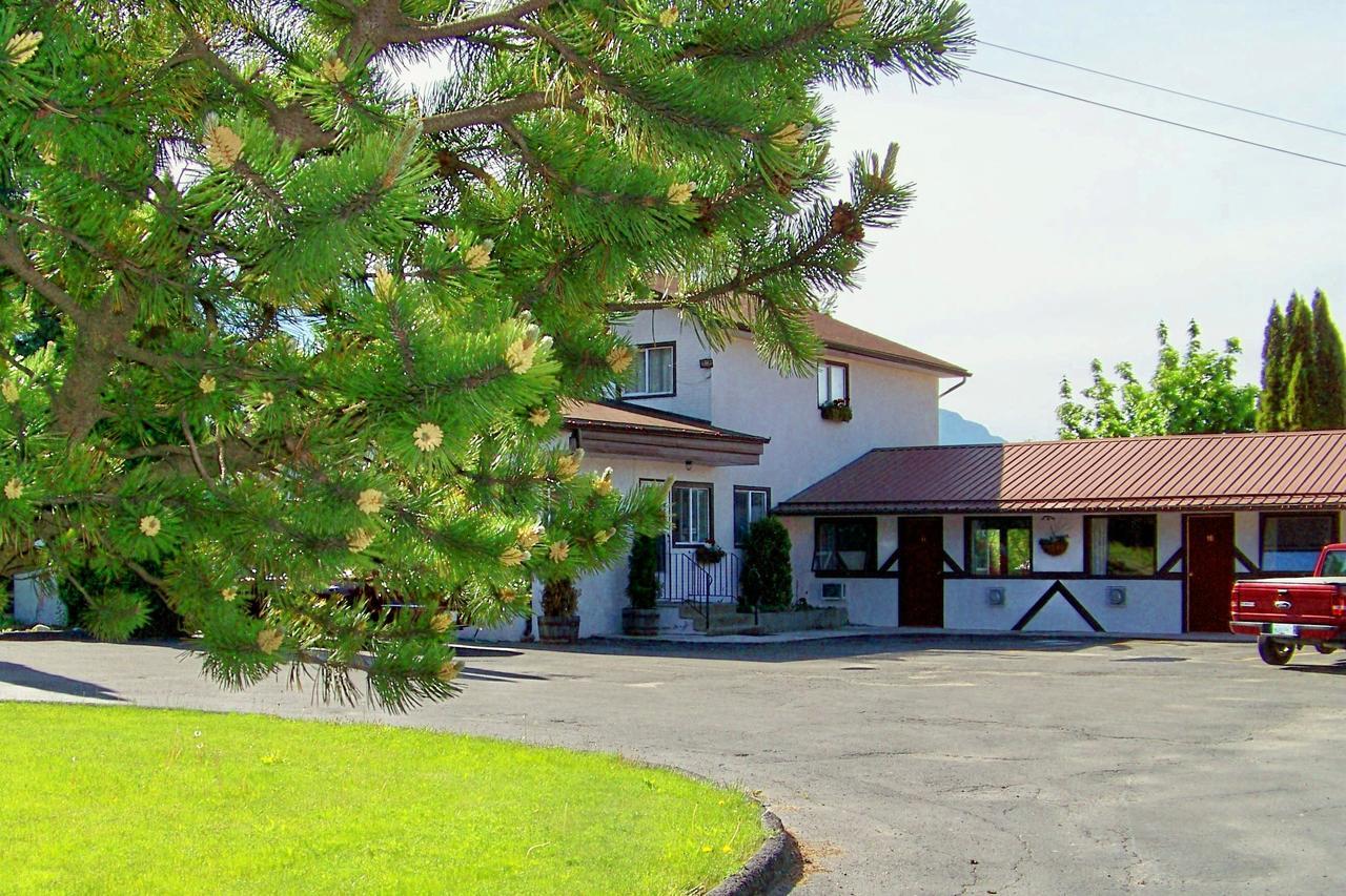 Bavarian Orchard Motel Creston Zewnętrze zdjęcie